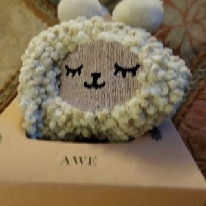 I'm selling the brand new lamb in the Box gift Box